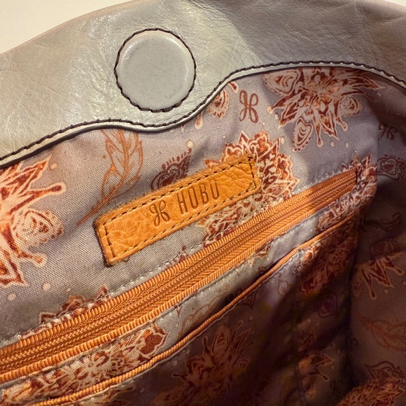 Hobo Gray Leather Crossbody Bag - Picture 7 of 8